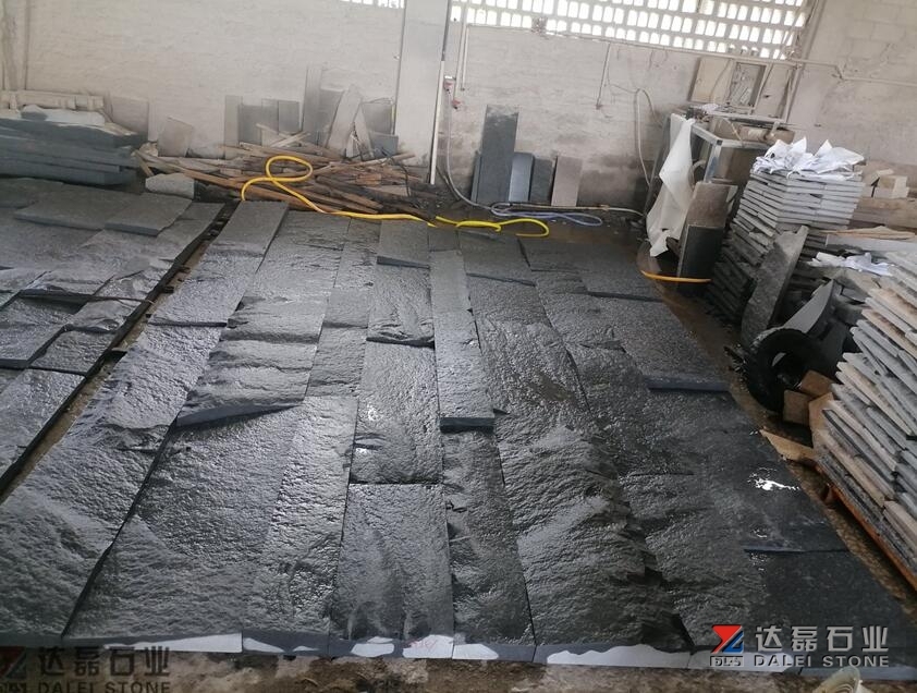 China Dark Grey G654 Natural Split Granite Wall Cladding For Wall Background