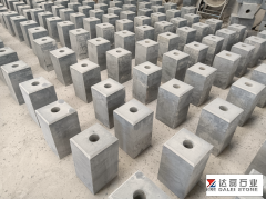 Blue Limestone Flagpole Base Stone With Hole Grinding 500 Degree