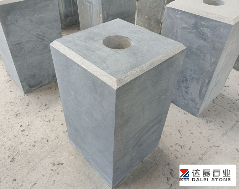 Blue Limestone Flagpole Base Stone With Hole Grinding 500 Degree