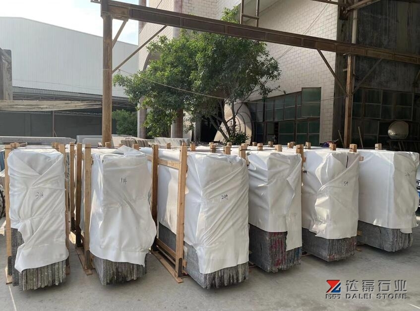 Tan Blown Black Color Granite Tiles Polished Construction Material