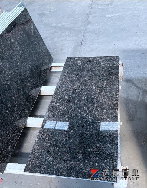 Tan Blown Black Color Granite Tiles Polished Construction Material