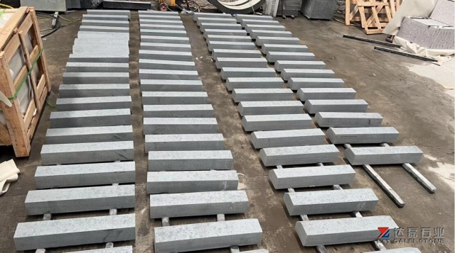Dark Grey Granite Seasame Kerbstone Paving Flamed And Saw Cutting