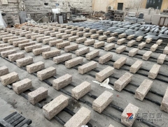 Yellow Rusty Granite G682 All Sides Natural Split Paving Stone