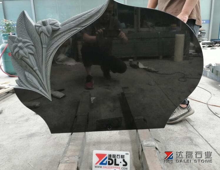 Black Headstone Carving Monuments Sale