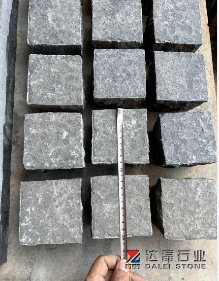 Vietnam Black Basalt Cube Stone Flamed Surface Other Sides Saw Cutting