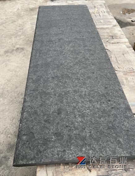 Vietnam Black Flamed Steps Bullnose Edge