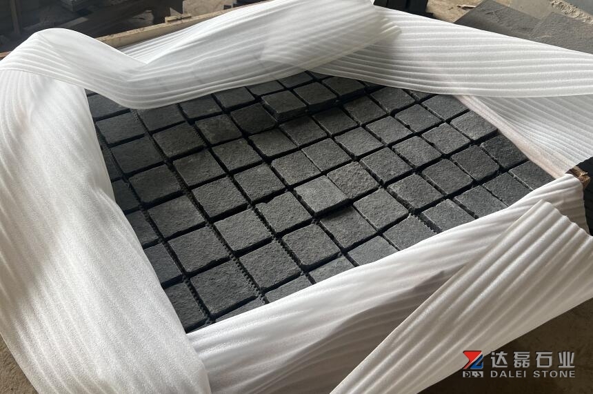 Vietnam Black Basalt Cube Stone All Side Flamed Tumble Finish Way
