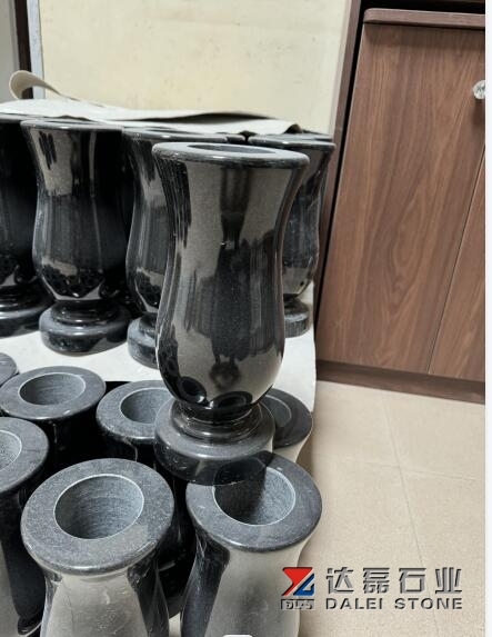 Indian Black Monuments Vase Facotory Cut