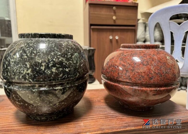 China Factory Producing Tombstone Monuments Vase