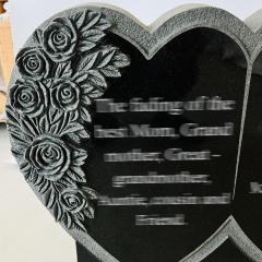 Indian Black Granite Double Heart Memorial Monument with Rose Carving