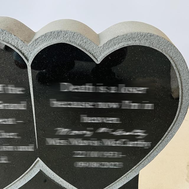 Indian Black Granite Double Heart Memorial Monument with Rose Carving
