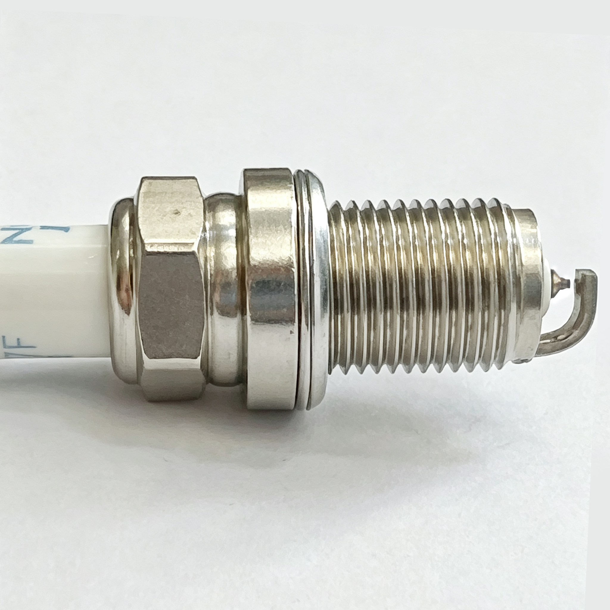 NGK Laser Iridium CNG  Spark Plug IFR7F‑4D 5115 For Weichai Yuchai Sinotruk Howo CNG Natural Gas Engine 14mm 19mm Reach For Heavy Duty Bus Truck Natural Gas Motor
