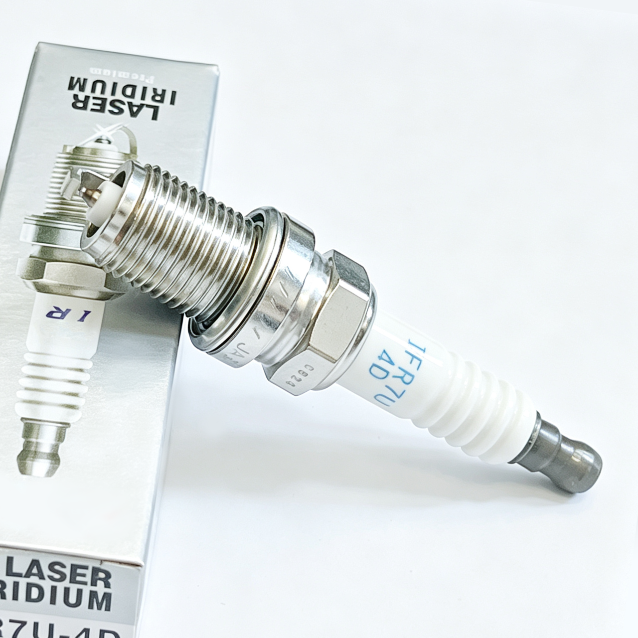 NGK Laser Iridium CNG Spark Plug IFR7U‑4D 5115 MY800‑3705002 For Yuchai Cummins ISL CNG LNG Natural Gas Truck Bus Engine For Heavy‑Duty Commercial Vehicle Gas Engine Parts