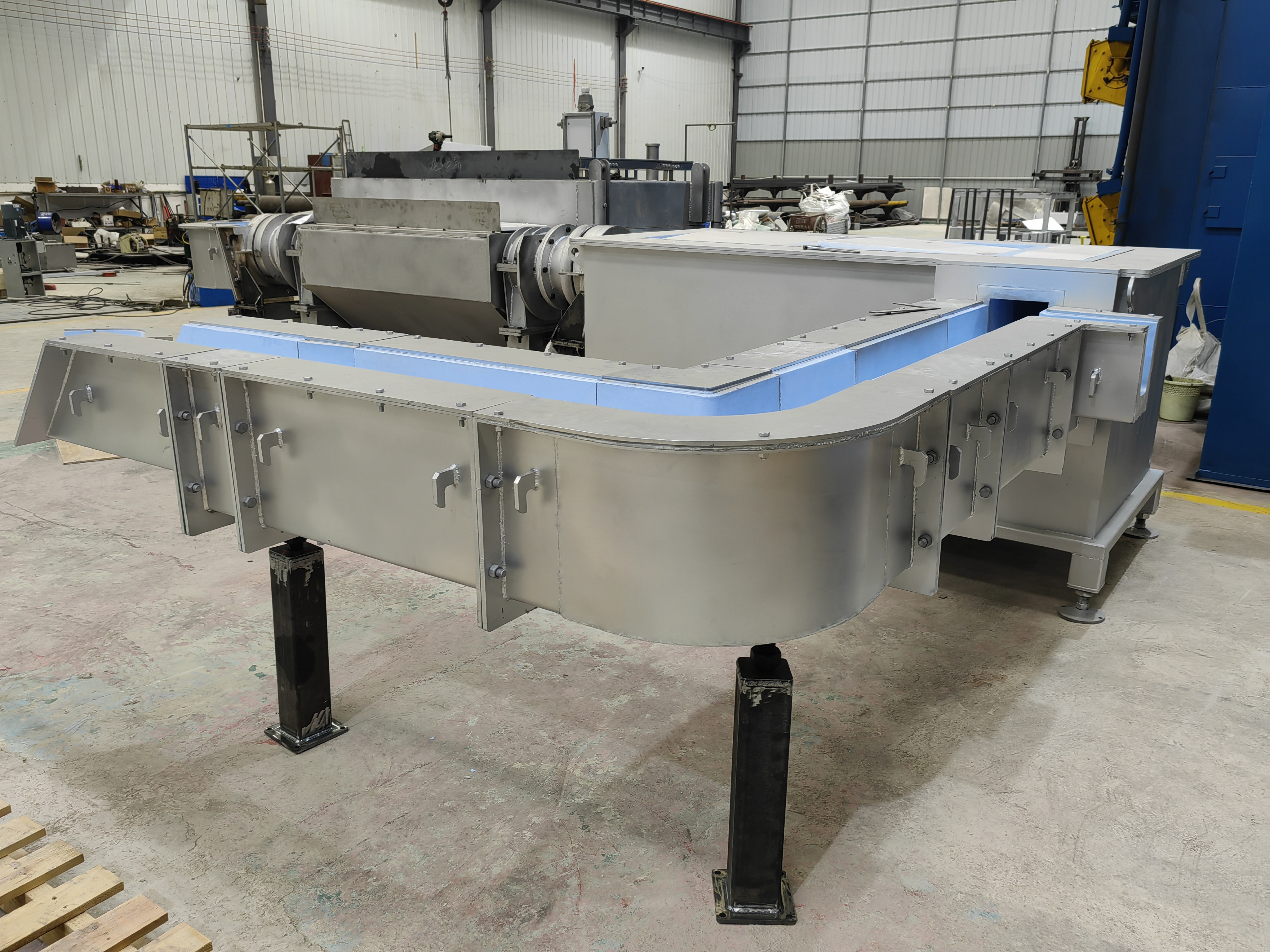 Tiltable In-line Degassing Unit
