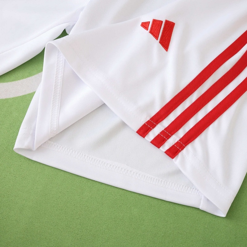 2526 season Sport Lisboa home shorts