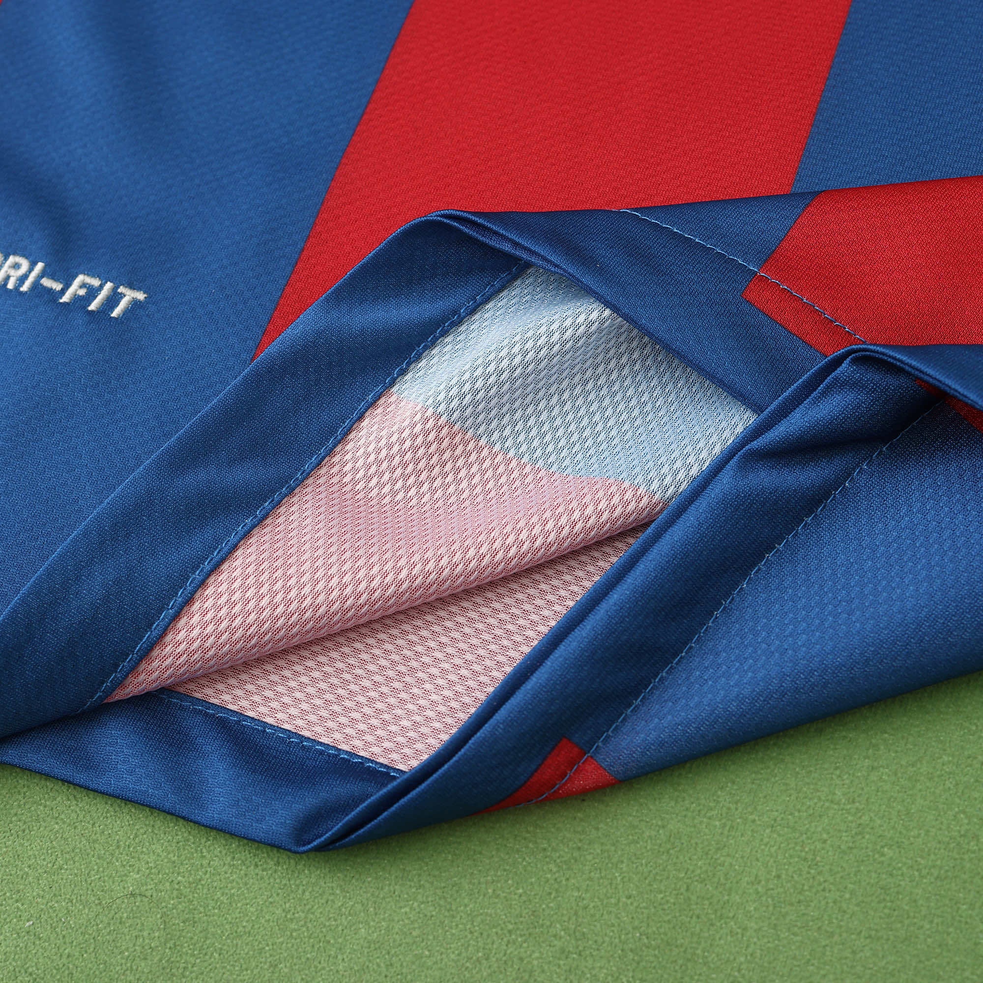 1011 season FC Barcelona / Barça home retro Fan version