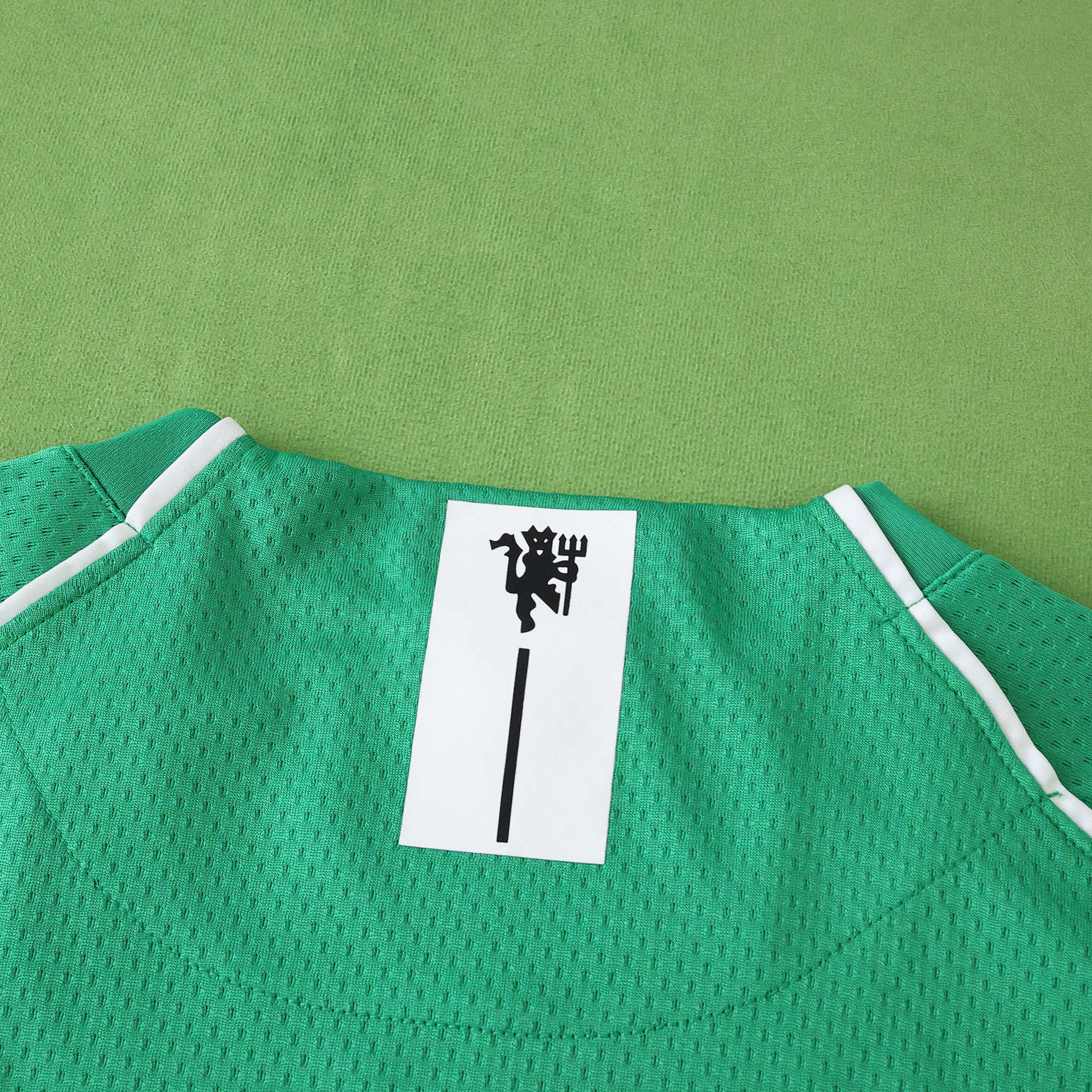 0708 season Manchester United F.C. goalkeeper retro Fan version