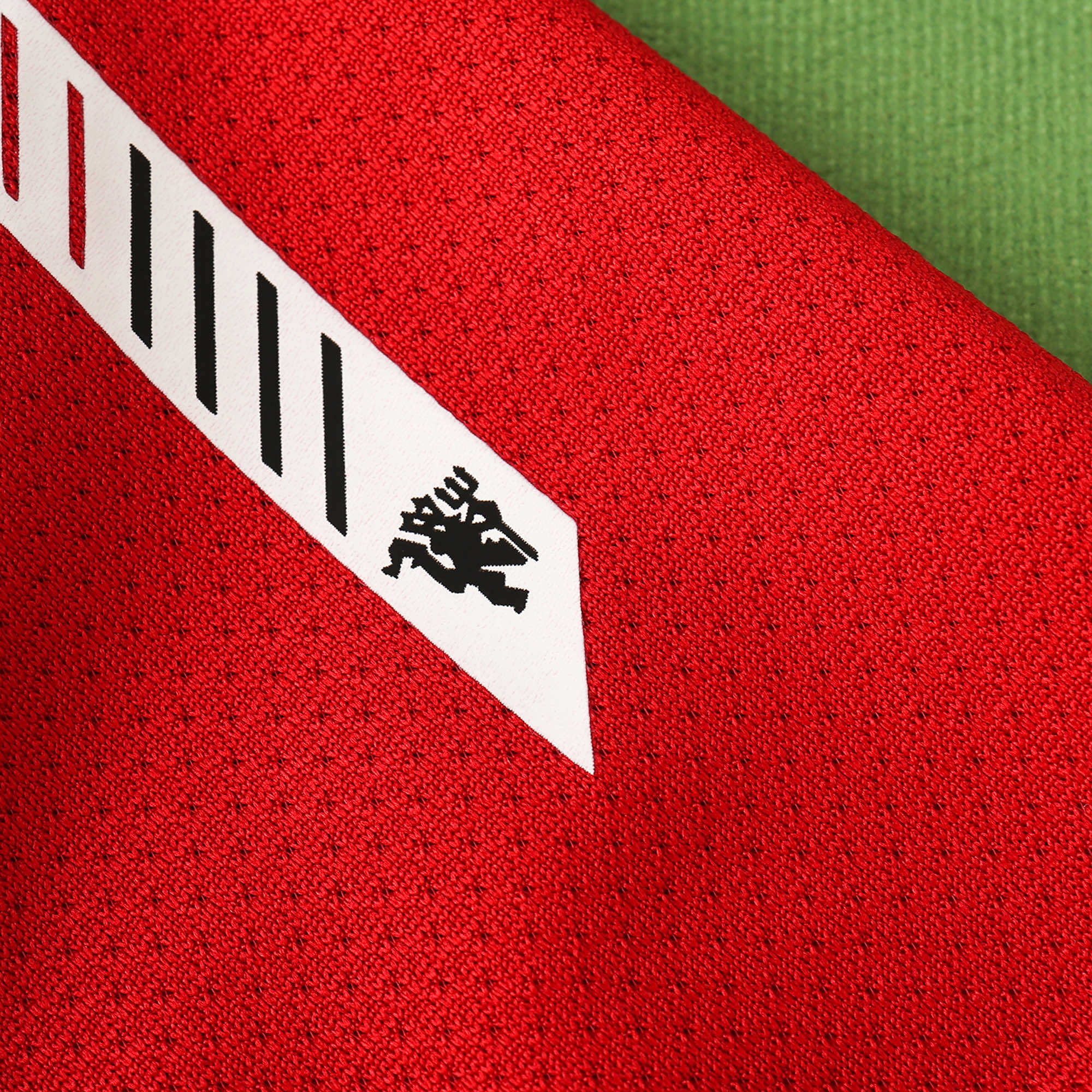1011 season Manchester United F.C. home retro Fan version