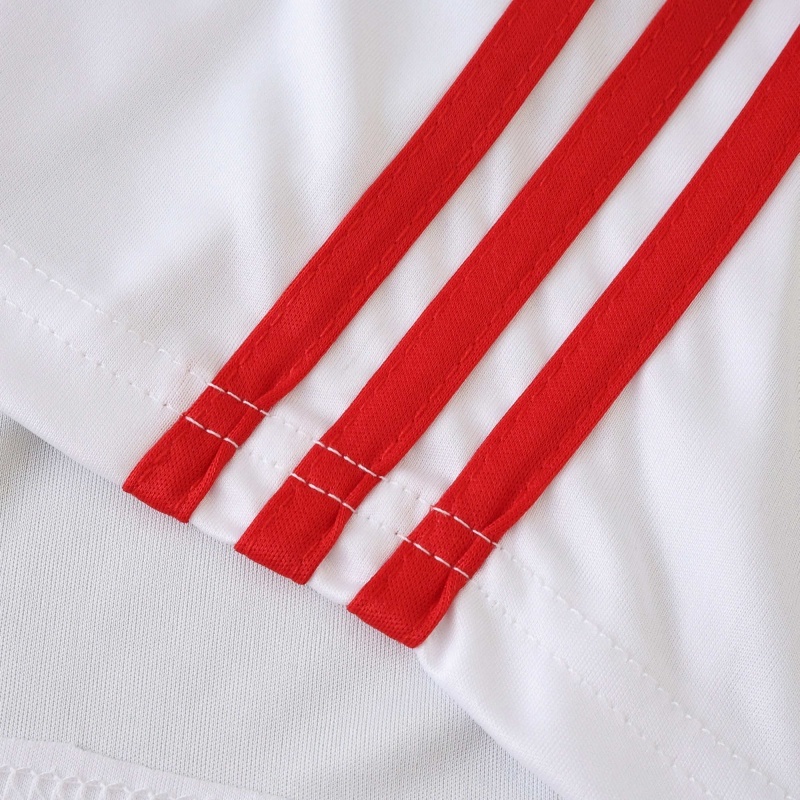 2526 season Sport Lisboa home shorts