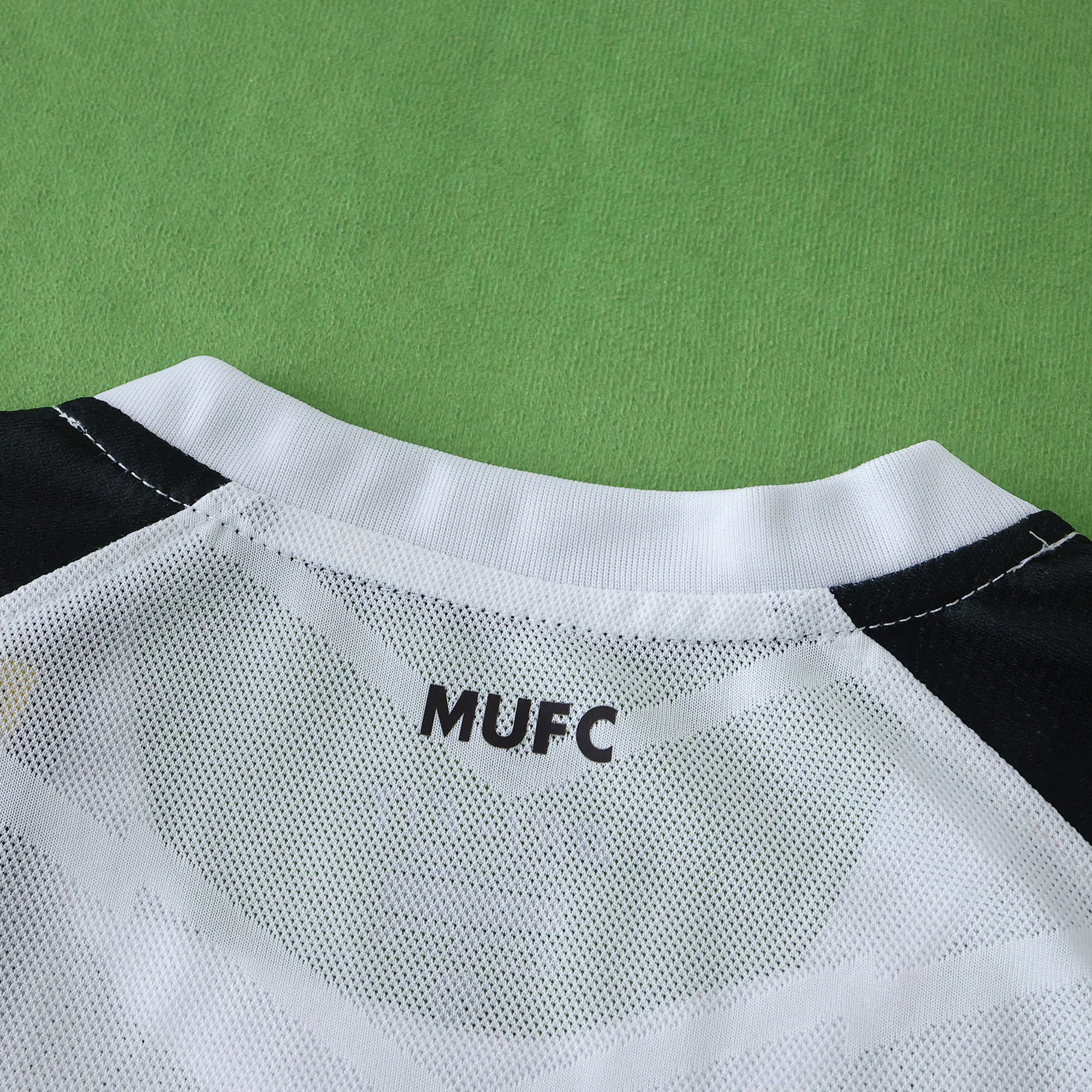 1112 Manchester United F.C. away retro Kids kit