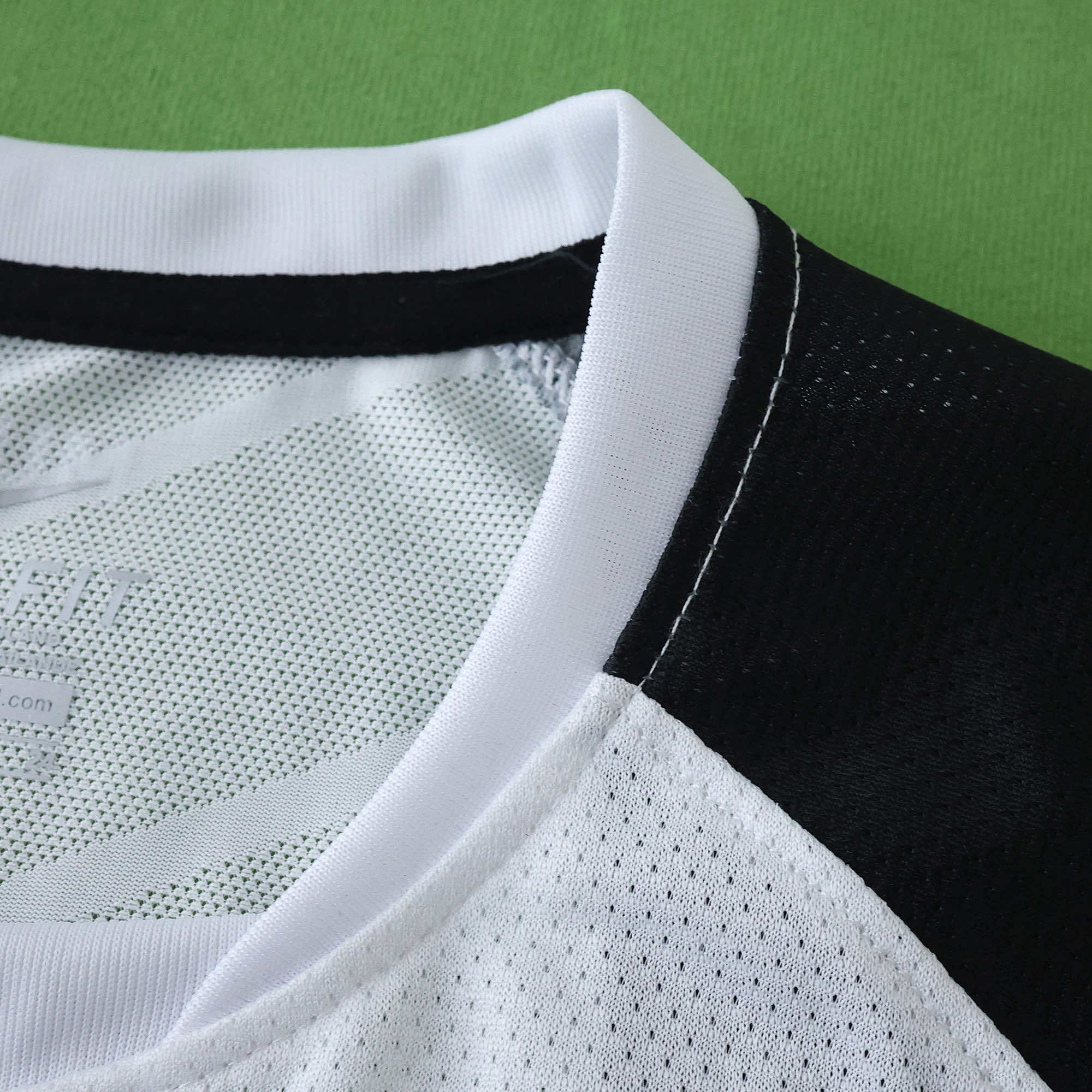 1112 Manchester United F.C. away retro Kids kit
