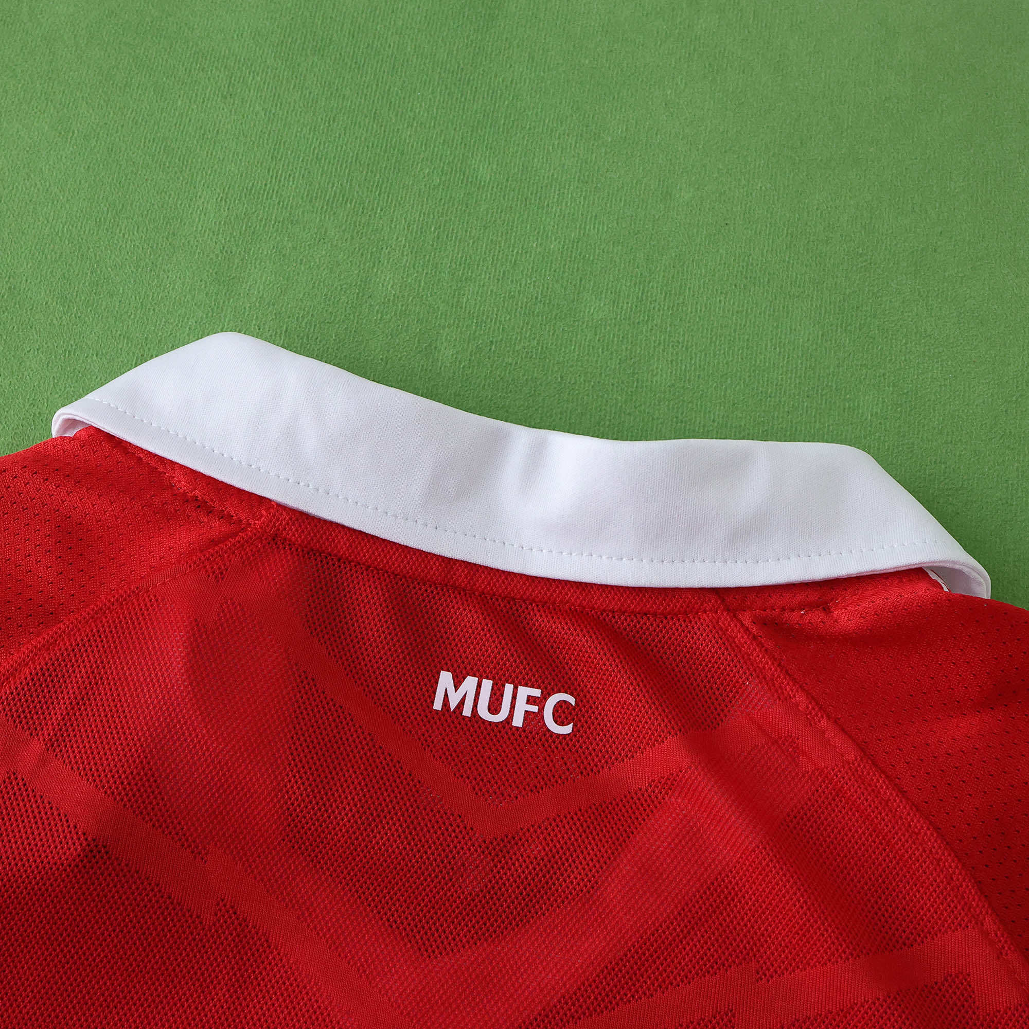 1011 Manchester United F.C. home retro Kids kit