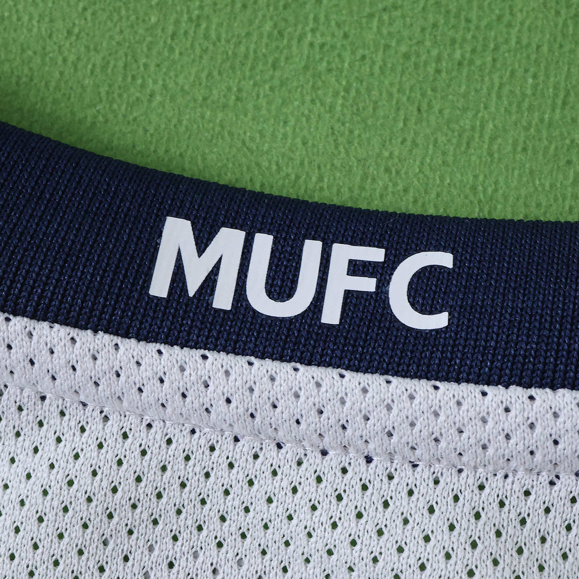 0809 season Manchester United F.C. third Kids kit