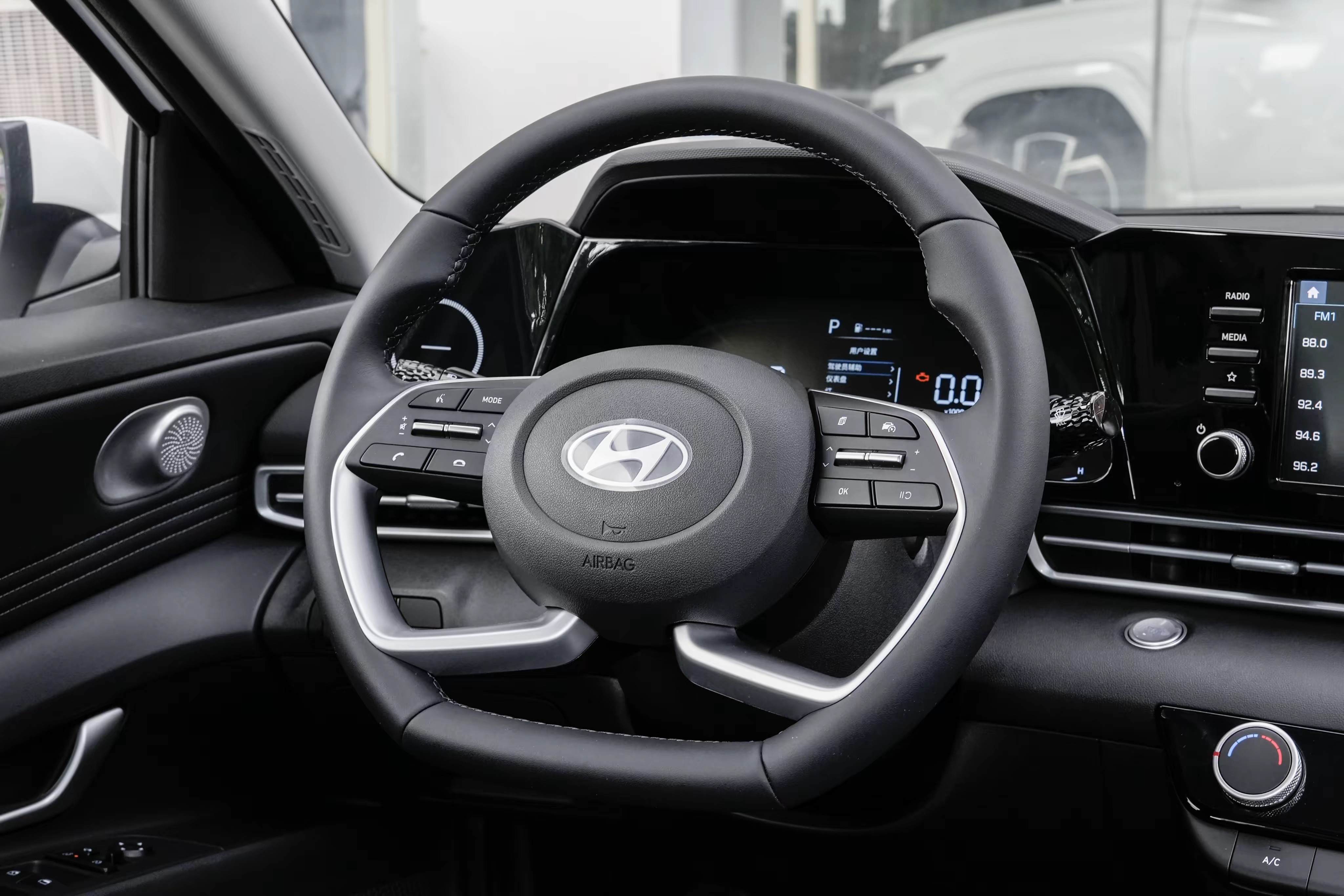 Hyundai Elantra,CheTuan Wang,Hyundai Elantra-CheTuan Wang