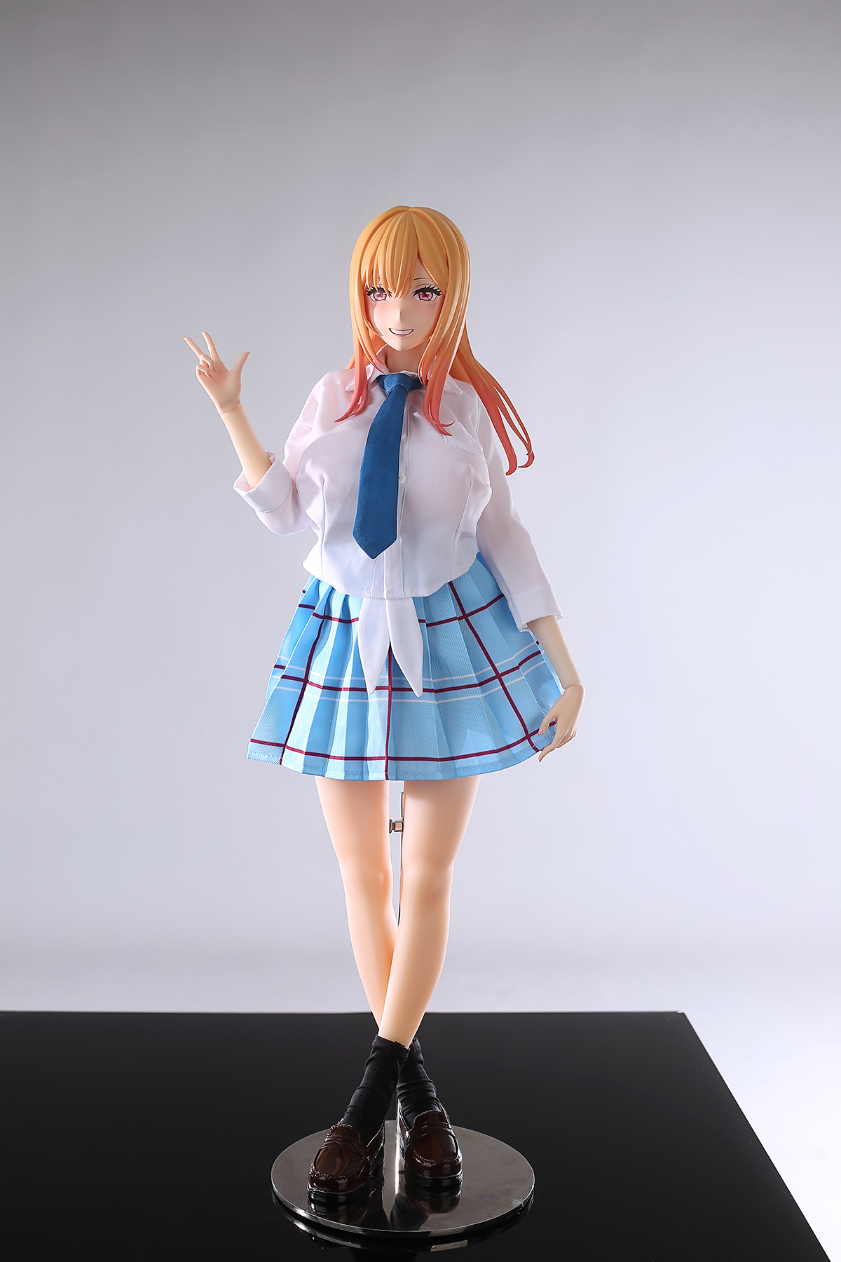 65cm Golden Cosplay Silicone Anime Doll – Trendy Pink-Accent Fantasy Companion