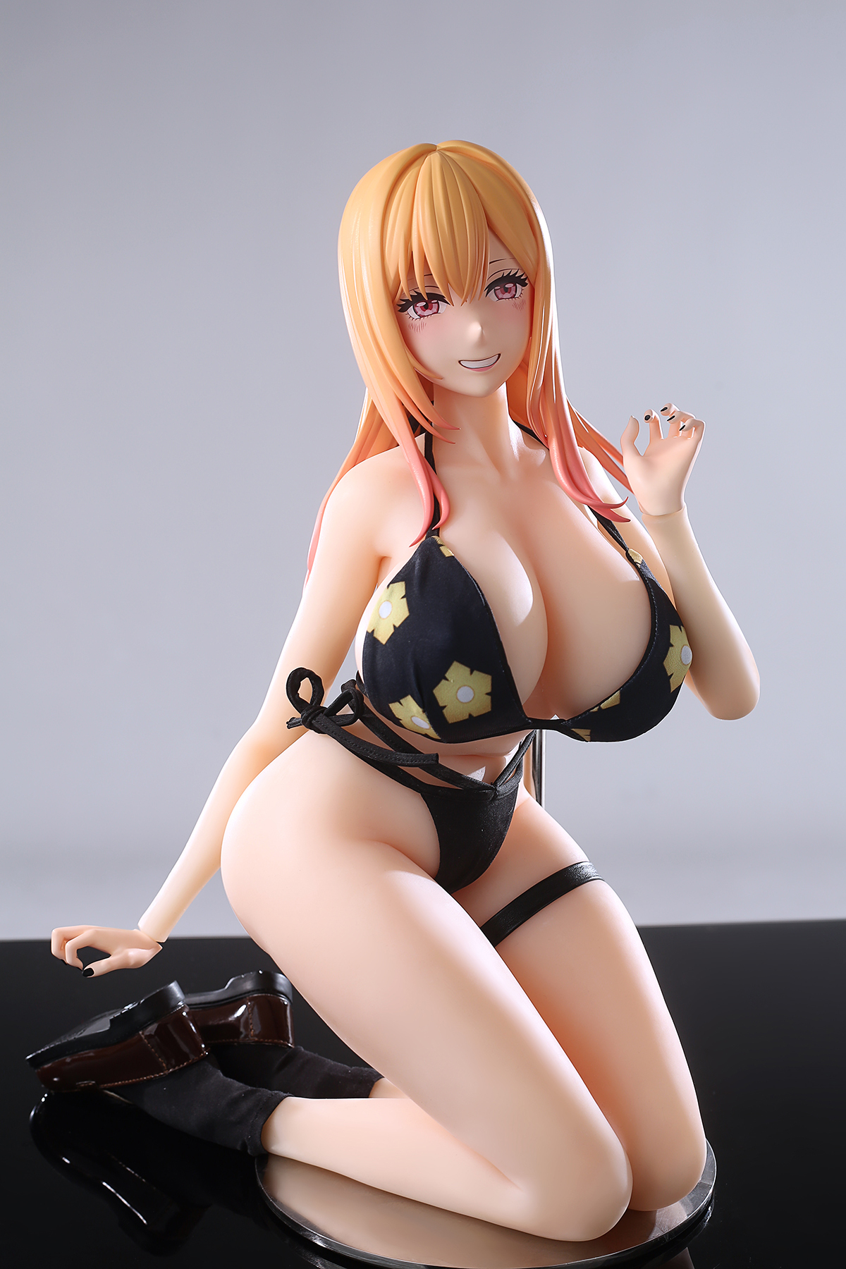65cm Golden Cosplay Silicone Anime Doll – Trendy Pink-Accent Fantasy Companion