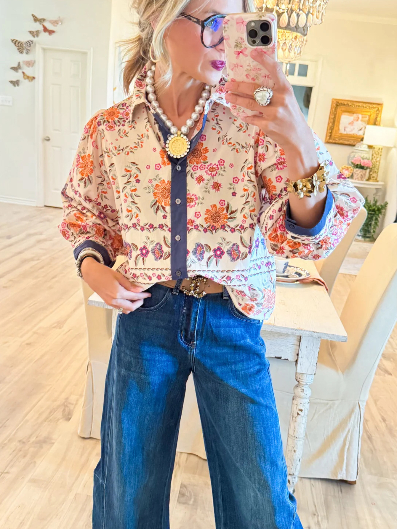 Vintage-Inspired Floral Print Button-Down Shirt with Contrast Placket