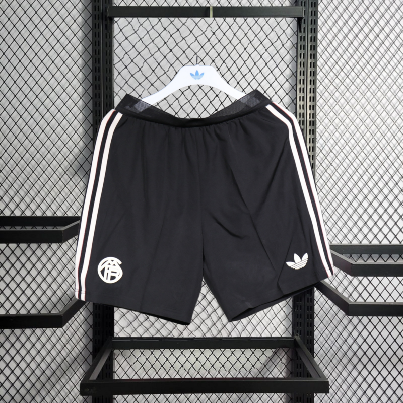 Player 2025-26 shorts Bayern Munchen shorts