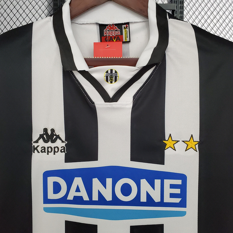Retro 1994-95 Juventus home Retro Football jersey