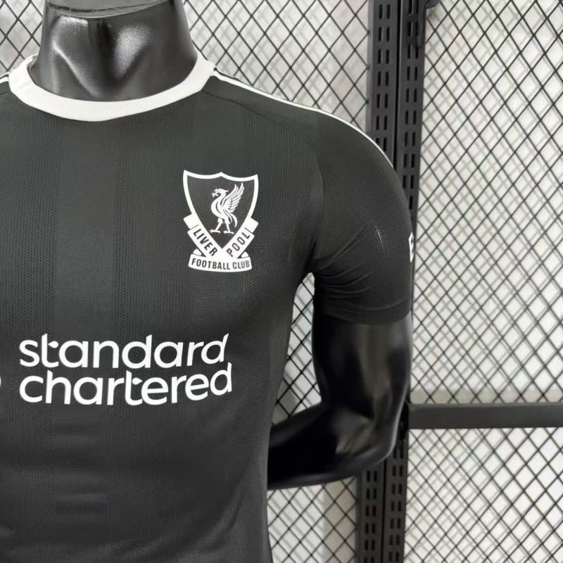 Player 2025-26 Liverpool Goalkeeper Football jersey