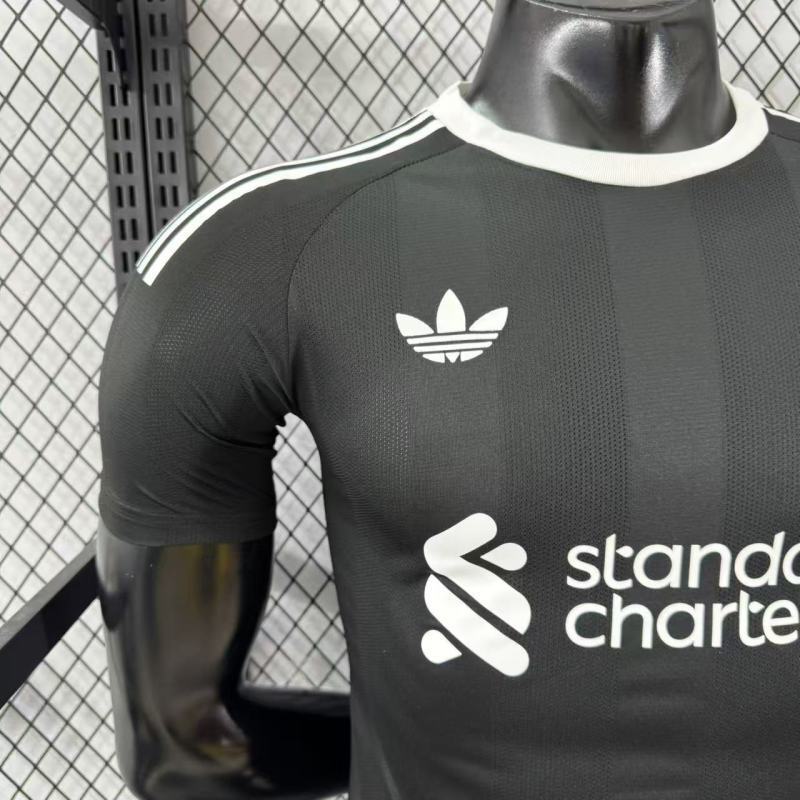Player 2025-26 Liverpool Goalkeeper Football jersey