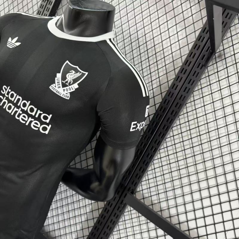 Player 2025-26 Liverpool Goalkeeper Football jersey