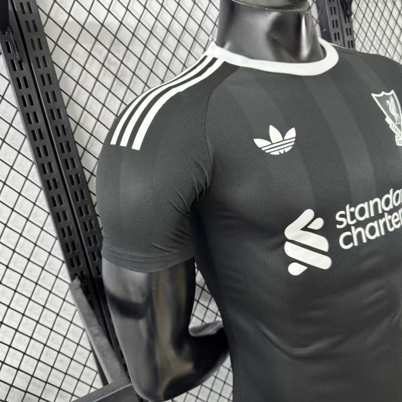 Player 2025-26 Liverpool Goalkeeper Football jersey