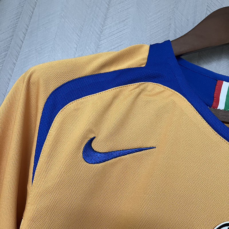 retro 2005-06 Juventus Third Away Retro football jersey