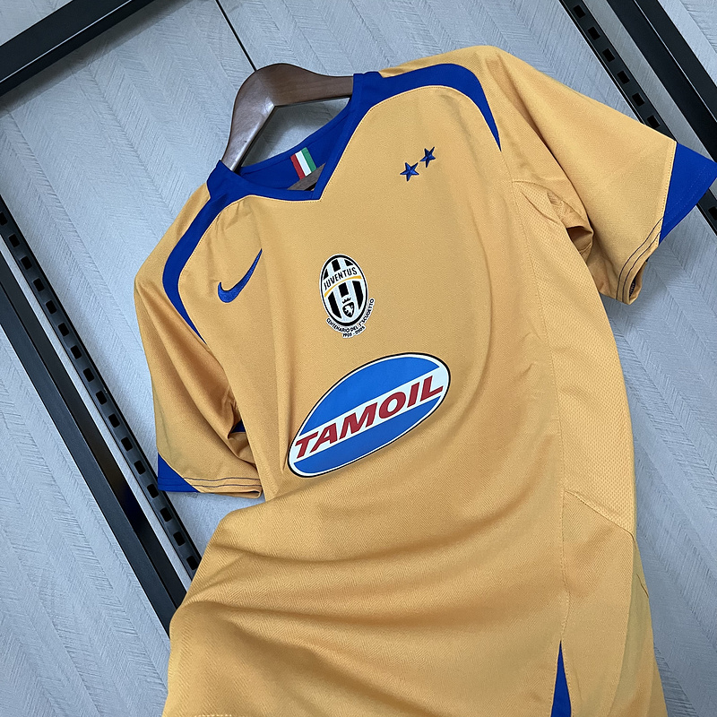 retro 2005-06 Juventus Third Away Retro football jersey