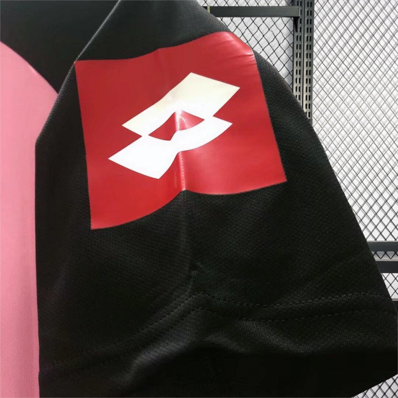 retro 2002-03 Juventus Retro black and pink football jersey