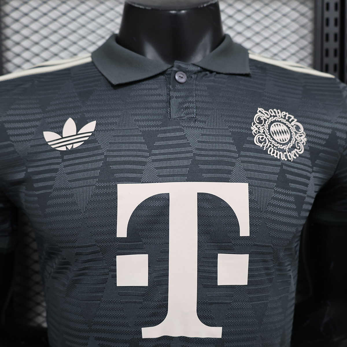 Player 2024-25 Bayern Munchen oktoberfest Football jersey