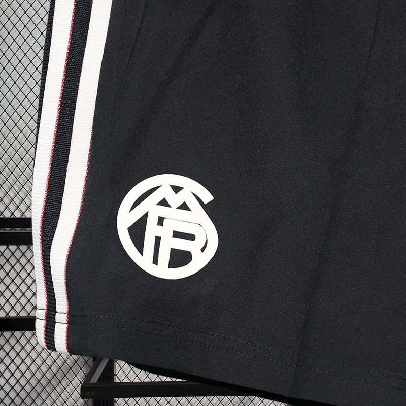 Player 2025-26 shorts Bayern Munchen shorts