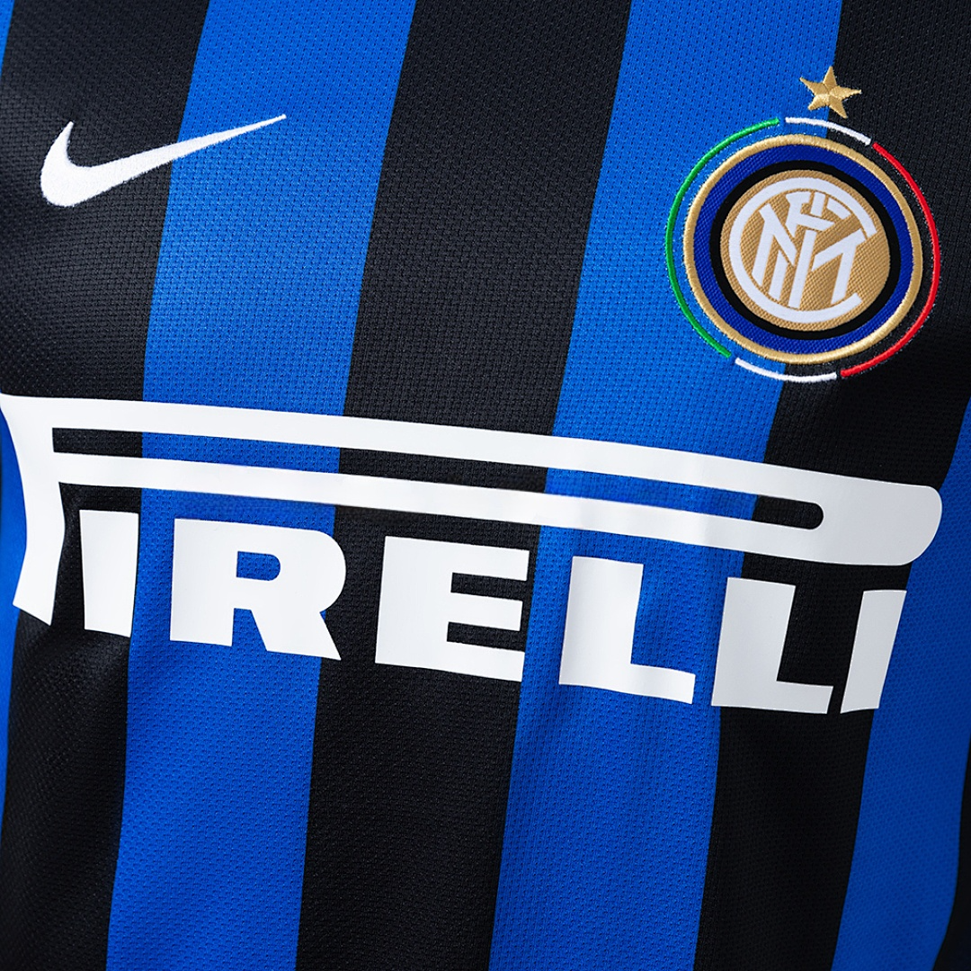 Player Retro 2009-10 Inter Milan Home Retro football jersey