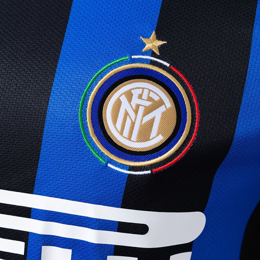 Player Retro 2009-10 Inter Milan Home Retro football jersey