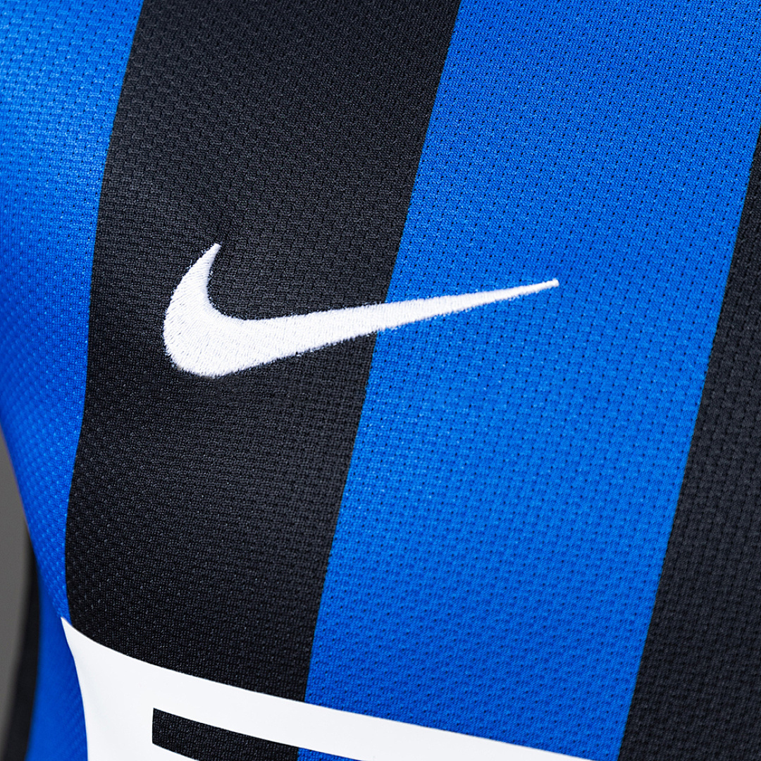 Player Retro 2009-10 Inter Milan Home Retro football jersey