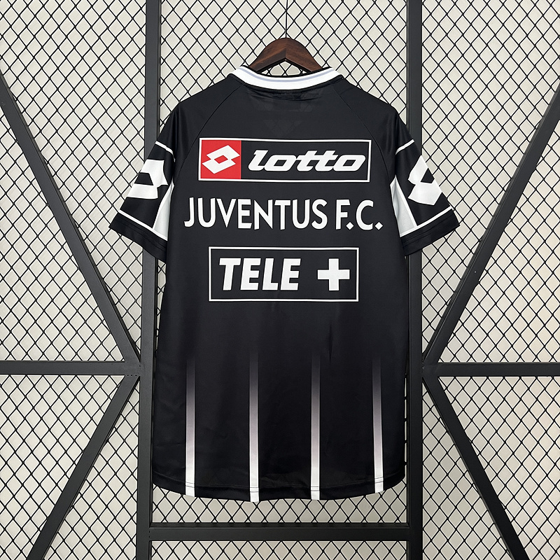 retro 2000-01 Juventus home retro football jersey