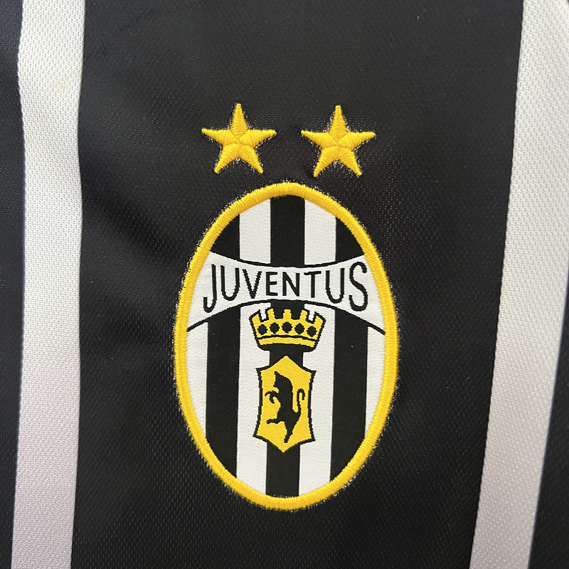 retro 2000-01 Juventus home retro football jersey