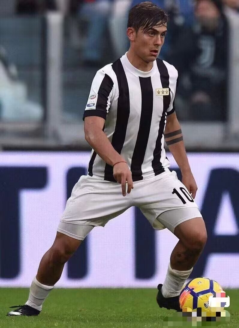 retro 2017 Juventus Retro 120th Anniversary football jersey