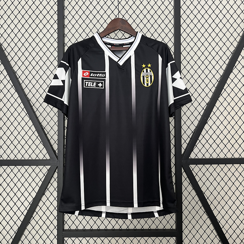retro 2000-01 Juventus home retro football jersey