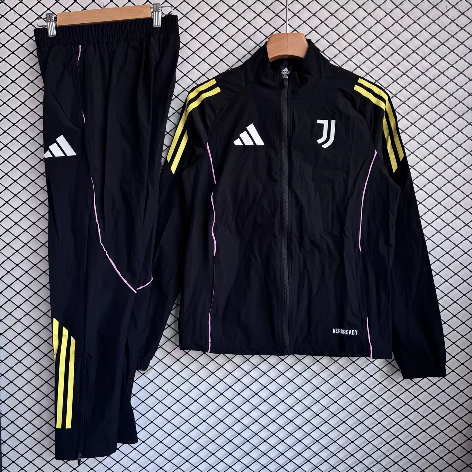 Juventus Windbreaker Kit